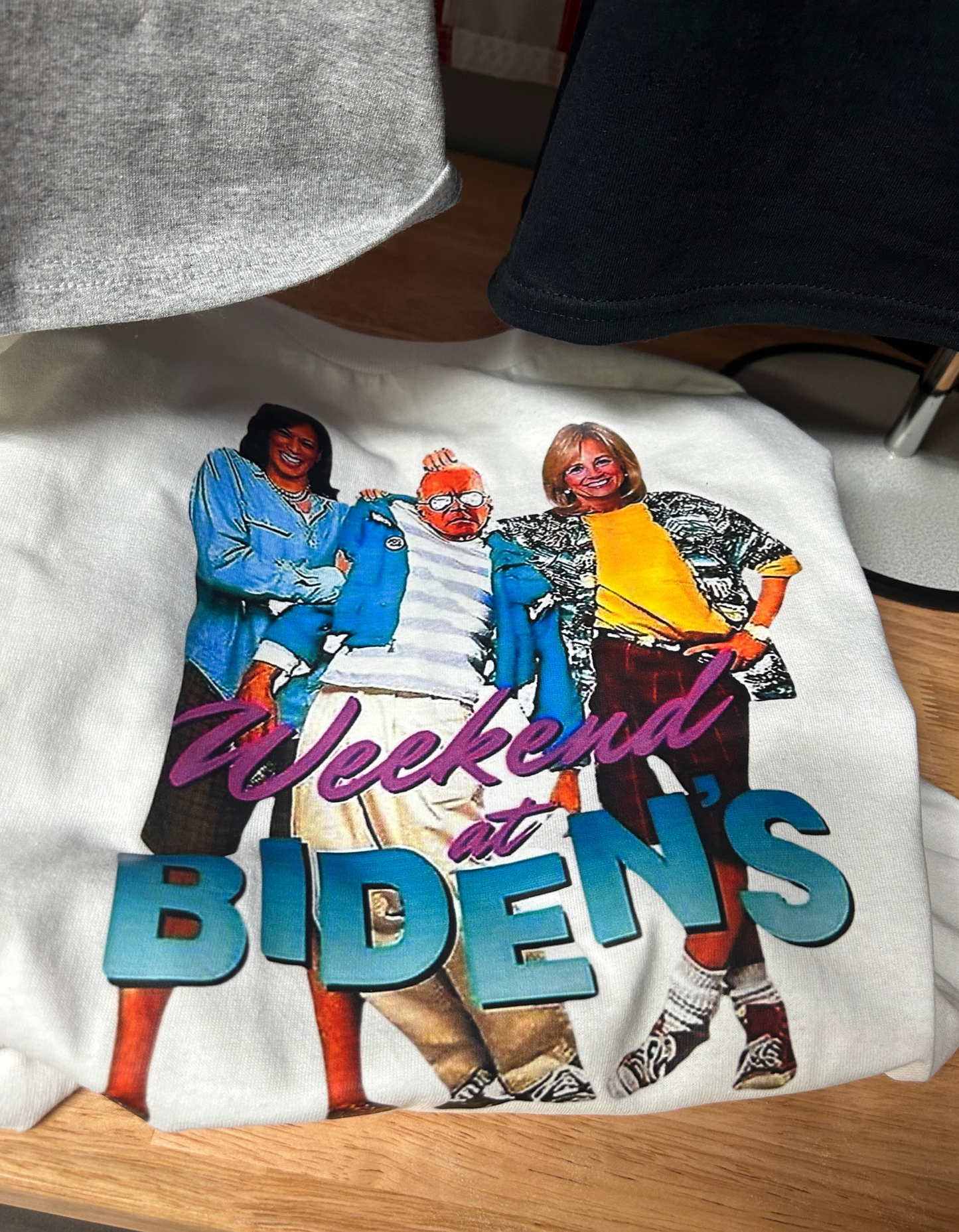 WEEKEND AT BIDENS, Short sleeve shirt